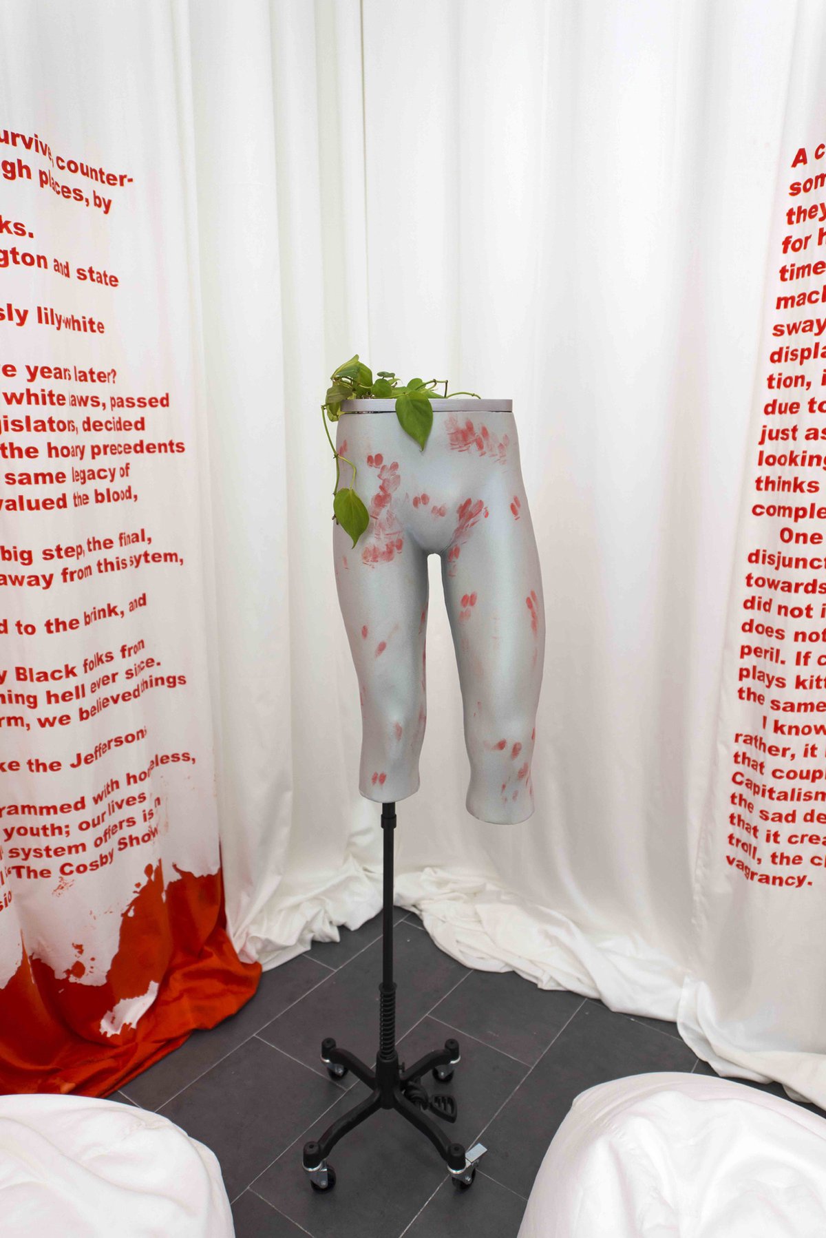 Lili Reynaud-DewarMy Epidemic (Teaching Bjarne Melgaard&#x27;s Class), 2015Mannequin, pedestal, plant35 x 25 x 170 cm