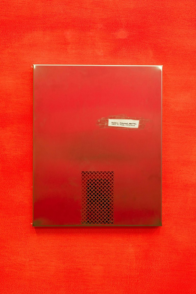 Nick OberthalerGhost, 2017Paper, transparent tape, telephone, steel40 x 50 cm