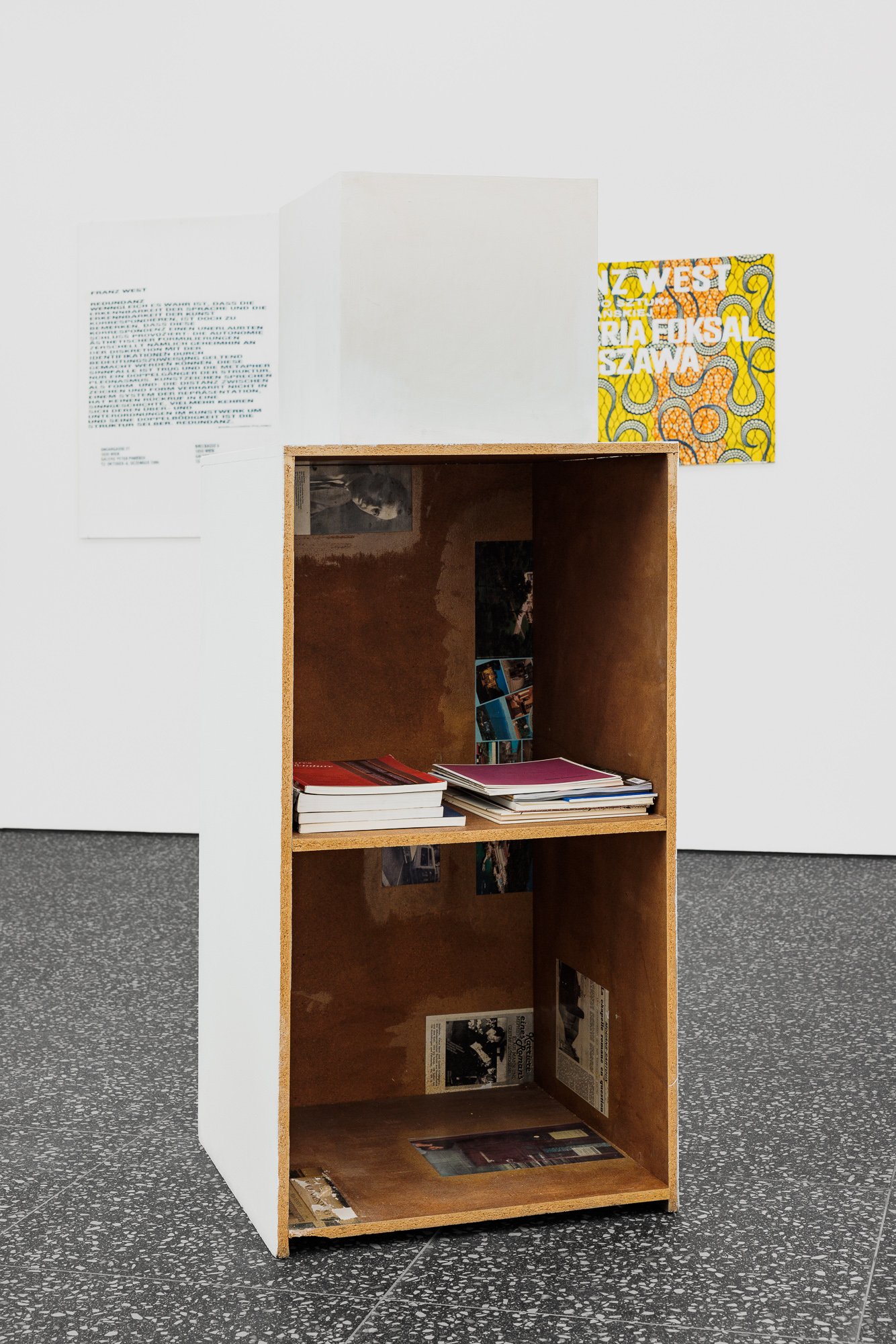 Franz WestPièce pour 6 étudiants, 1995Wood, papiermaché, various objectsVarious dimensions