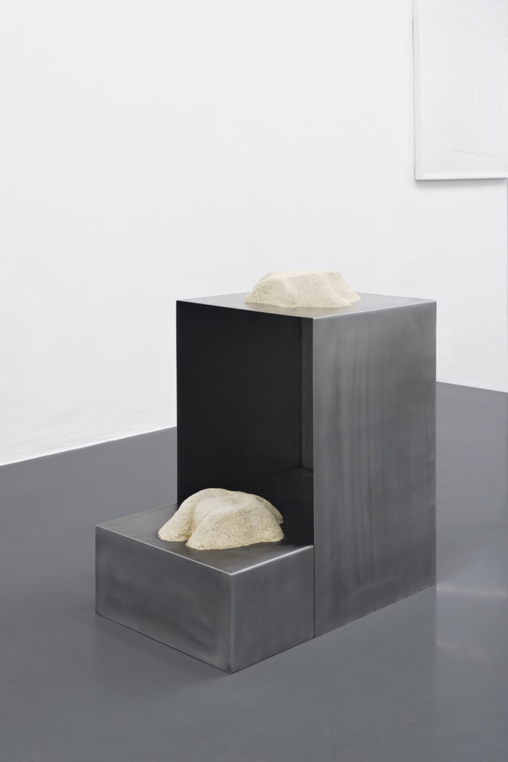 Lena HenkeEure Frankfurter Küche, 2016Metal, sand, silicone, fibreglass, epoxy resin, rubber70 x 70 x 45 cm