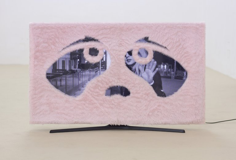 Philipp TimischlUntitled, 2017Cardboard, fake fur, flatscreen, videos00:11:47