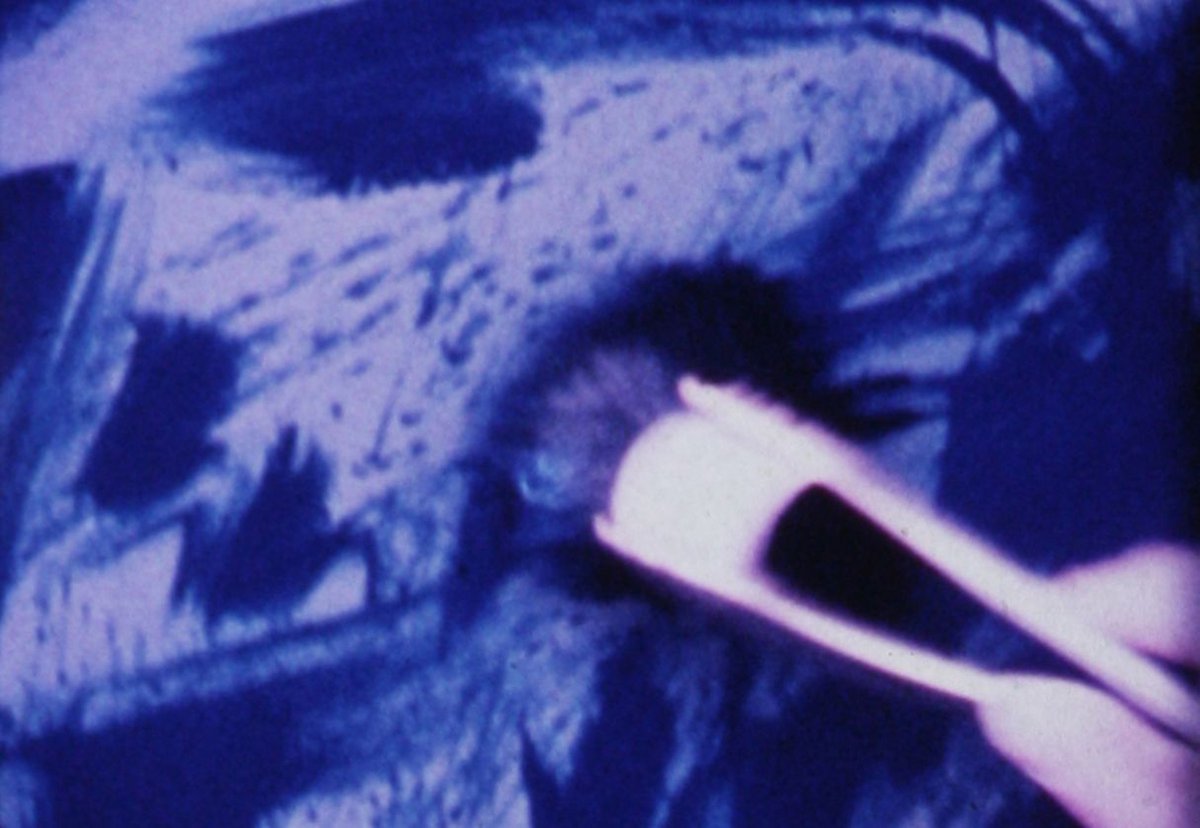 Margaret RaspéBlau auf Weiß, Ränder und Rahmen (Blue on White Edges and Frames), 1979Super 8 transferred to blu-ray, color, silent00:18:00