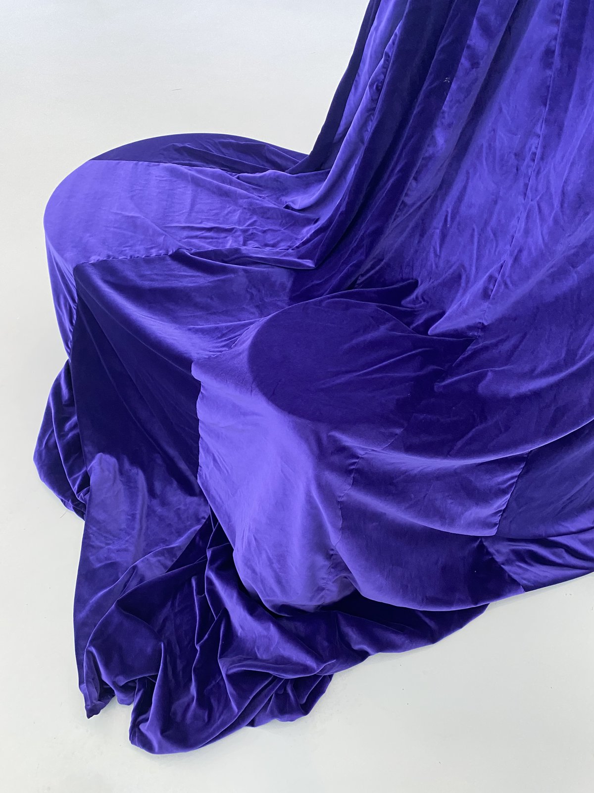 Anna-Sophie BergerCloak, 2021velvet, tripod and viariable hardwaredimensions variableDetail view