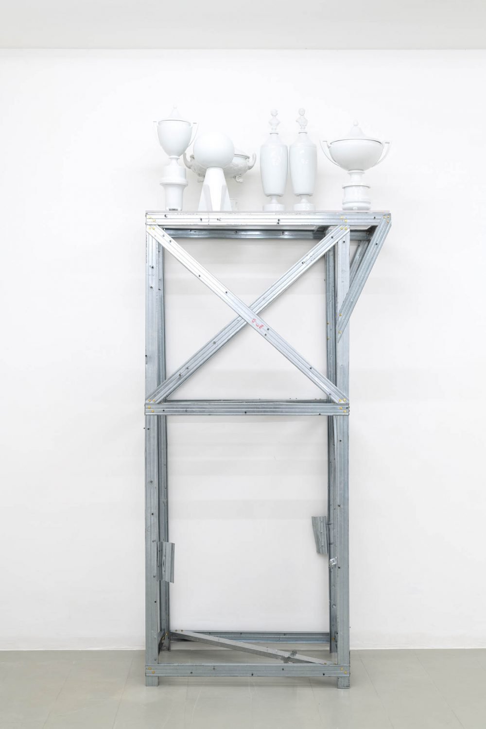 Plamen DejanoffUntitled, 2019Aluminium, plexiglass, 6 porcelain sculptures229 x 126 cm