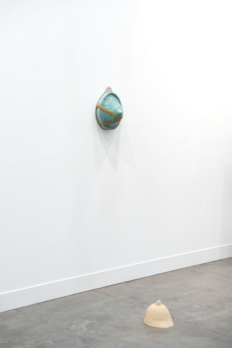 Lena HenkeMilkdrunk I, 2017Sand, steel, resin, industrial rubber bands25 x 25 x 15 cm