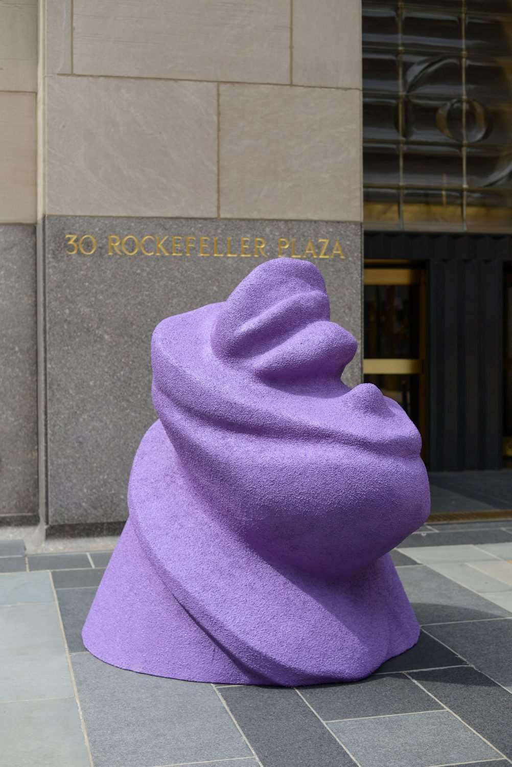 Lena HenkeFrieze Sculpture, 2020Installation viewRockefeller Center, New York